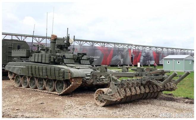 j9九游会官网俄罗斯新型排雷机械人在顿巴斯地域测试实际上是推土机底盘改装(图2)